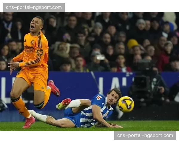 消息:西班牙警方就涉嫌操纵比赛的指控传唤某西甲俱乐部前官员。 消息:西班牙警方就涉嫌操纵比赛的指控传唤某西甲俱乐部前官员。